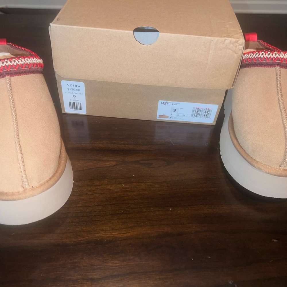 NWT Women's Size 9 UGG Tazz Platform Beige Slip-On Shoes with Red Details